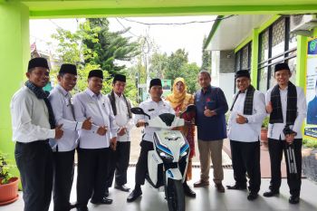 PLN presentasikan motor listrik di Kemenag Agam