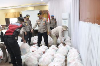 Polda Sulsel kirim bantuan bagi korban banjir di Kabupaten Wajo