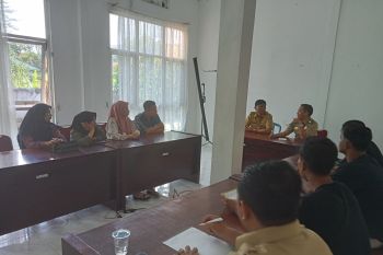 Gaji di bawah UMP dan dipotong, pekerja SPBU Kajai adukan nasib ke Disnaker Pasbar