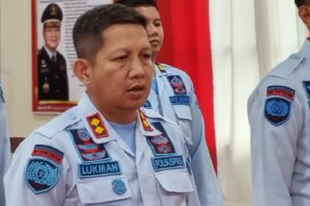 Mantan rektor UIN Suska Riau kedapatan bawa handphone ke Rutan