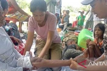 Sebanyak 400 warga Desa Watuwey terdampak gempa bertahan di Gunung Erola