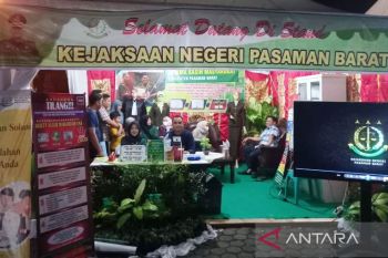Kejari Pasbar buka stan dan berikan layanan hukum gratis di Pasaman Barat expo