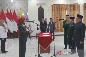 Penjabat Bupati Barito Selatan lantik dua pejabat pimpinan tinggi pratama