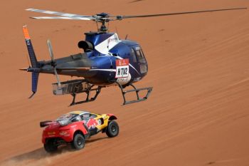 Loeb tongkrongi posisi dua Reli Dakar