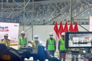 Presiden Jokowi lakukan "topping off" Indoor Multifunction Stadium GBK