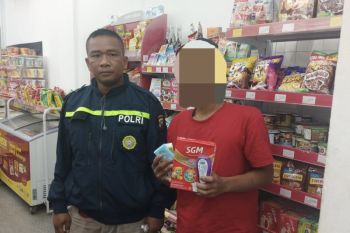 Bhabinkamtibmas mediasi warga yang mencuri kebutuhan bayi di Batam