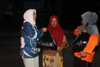 Pemerhati perempuan santuni penyapu jalan di Luwu Utara Sulsel