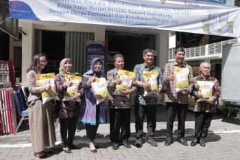 Bulog Yogyakarta menyalurkan beras Program SPHP lewat Toko Tani Indonesia