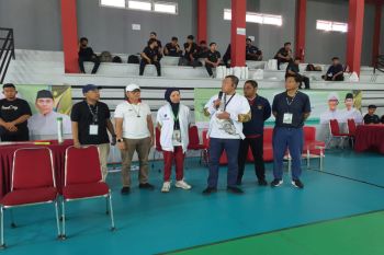 Porseni NU, anak-anak sekitar Stadion Mini Surakarta antusias tonton sepak bola