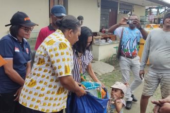 Pemkab Jayapura beri bantuan bahan pokok korban kebakaran Sentani