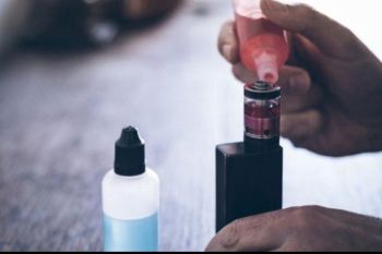 Bahan berbahaya hingga dampak buruk dari rokok elektrik