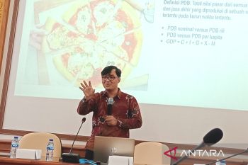 Ekonom UGM berharap pelaku usaha tak khawatir ekonomi Indonesia 2023