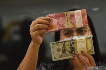 Nilai tukar rupiah menguat tajam ditopang ekspektasi neraca perdagangan surplus