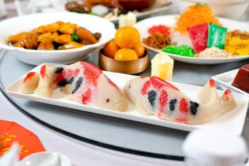 Rasakan sensasi makan malam menu tradisional ditemani Barongsai di JW Marriott