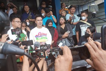Baim Wong datangi Polda Metro Jaya laporkan penipuan "giveaway"