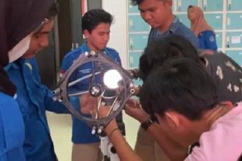 Mahasiswa Sains Atmosfer dan Keplanetan Itera buat teleskop sendiri