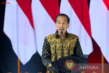 Presiden Jokowi menyoroti dua masalah besar penghadang investasi di daerah