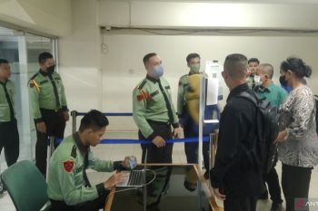 Petugas Pamdal melarang wartawan masuk gedung DPRD DKI Jakarta