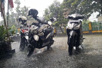 BMKG mengeluarkan peringatan dini hujan sedang-lebat di NTB