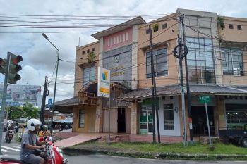 Disdag Mataram membagikan 24 gerobak pedagang di pasar malam Rembiga