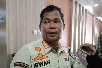 Satpol PP mengawasi pedagang jajanan mengandung nitrogen di Mataram