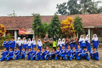 Pembiasaan disiplin sejak dini