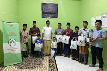 Santri Dukung Ganjar DIY serahkan bantuan ke Ponpes Al-Kautsar