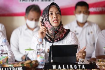 Ning Ita ajak masyarakat Mojokerto terlibat pengelolaan sampah