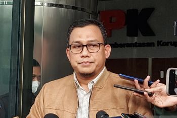 Kasus suap MA, KPK cegah dua orang ke luar negeri