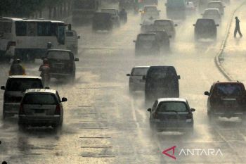 BMKG minta waspada, Sumbar berpotensi hujan lebat pada Senin