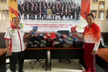 KONI Palangka Raya memberikan bantuan fasilitas olahraga kepada Pertina