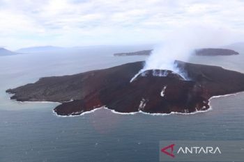 Gunung Anak Krakatau sejak semalam beberapa kali mengalami erupsi