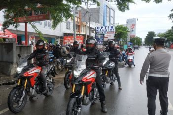 Mau touring harus cari Aman dulu ? "tips jitu perjalanan nyaman saat hujan"
