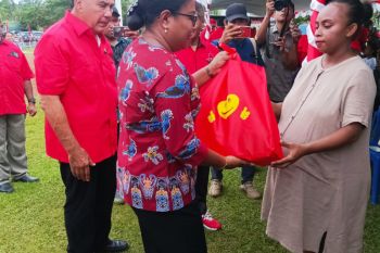 Ibu hamil dan anak di Biak Numfor mendapat makanan sehat