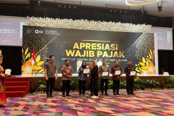 PTBA terima penghargaan dari Kanwil DJP  Sumsel Babel