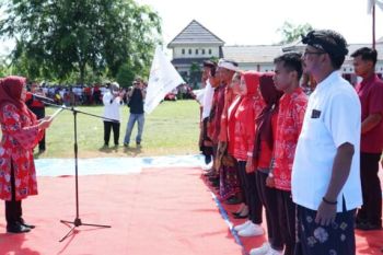 Bunda Winarni kukuhkan Pengurus Dewan Kesenian Kecamatan Way Panji