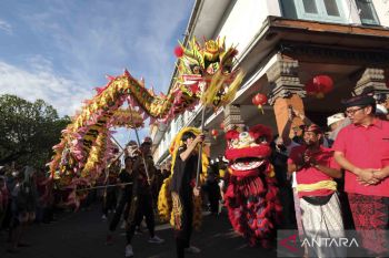 Kirab akulturasi seni dan budaya pada perayaan Tahun Baru Imlek 2574 Di Bali