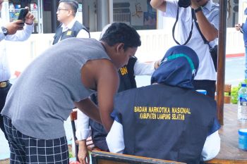 BNN geledah blok hunian dan tes urine napi