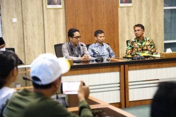Kemendikbudristek mengecek program merdeka belajar di Lombok Tengah