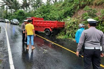 Polisi pantau jalur Manado-Amurang masih bisa dilalui kendaraan