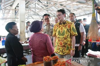 Wamendag tinjau pasar rakyat, harga bapok relatif stabil  di Sulut