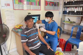 Polri kerahkan 10.362 nakes sebagai vaksinator booster kedua