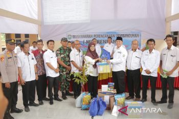 Bupati OKU salurkan bantuan bibit sayur dan buah