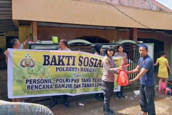 Kapolresta Manado salurkan Bansos kepada personel Polri terdampak banjir- tanah longsor