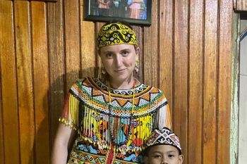 Mahasiswi asal Australia belajar budaya Suku Dayak Taman Kapuas