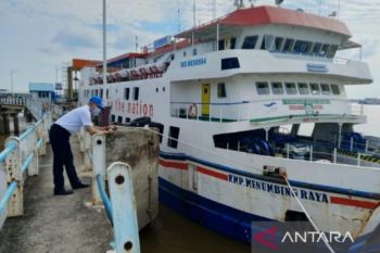Pelabuhan Tanjung Api Api-Tanjung Kalian ditutup karena ombak besar