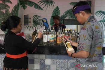 Perayaan Hari Arak Bali untuk tata kelola minuman fermentasi khas Bali