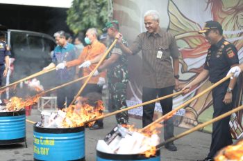 Ganjar membuka akses pengurusan izin cegah rokok ilegal