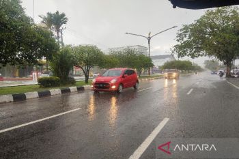 BMKG peringatkan potensi hujan lebat di wilayah Kalteng