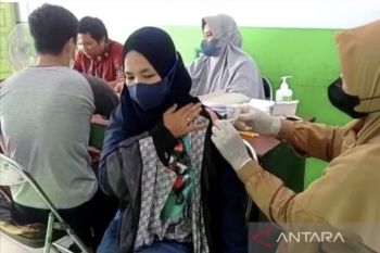 Yogyakarta melayani vaksinasi booster kedua warga miliki tiket vaksinasi